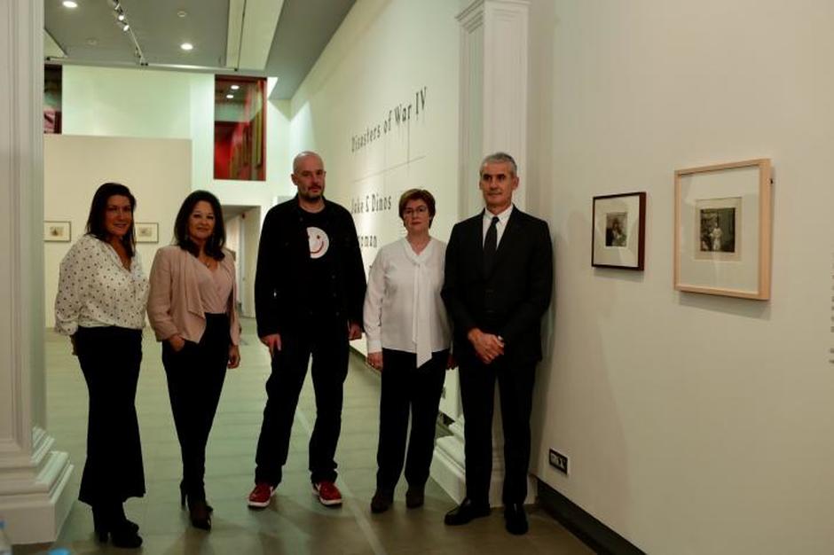 JAKE CHAPMAN INAUGURA LA EXPOSICIÓN DE SUS GRABADOS QUE REINTERPRETA LOS DESASTRES DE LA GUERRA DE GOYA