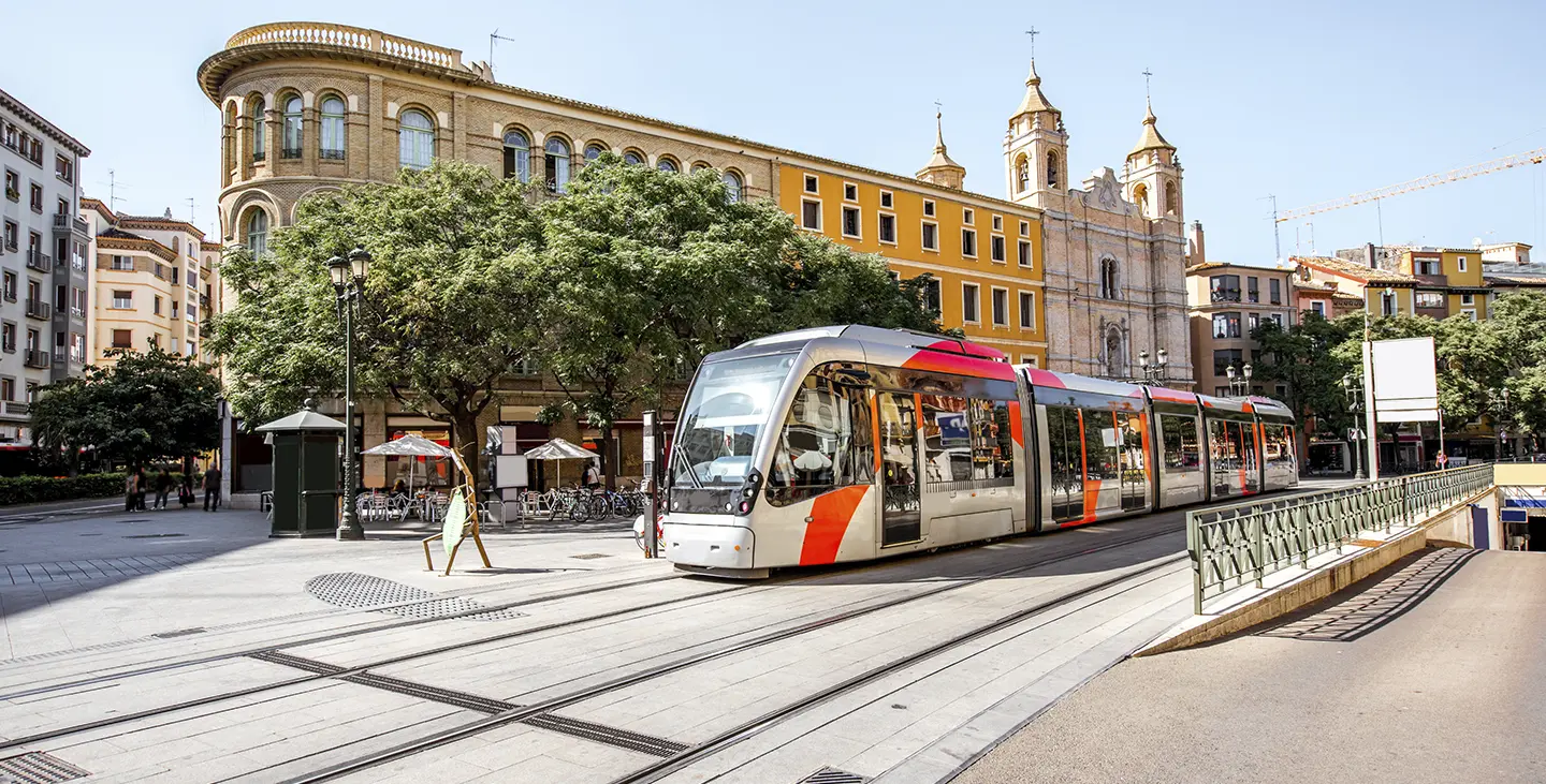Tranvía por las calles de Zaragoza