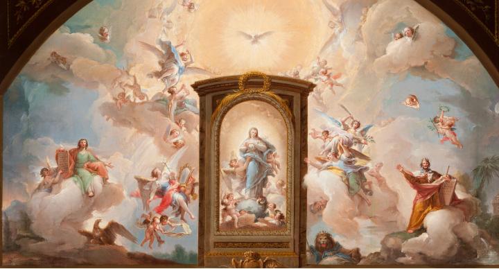 El Espíritu Santo rodeado de ángeles en la Gloria